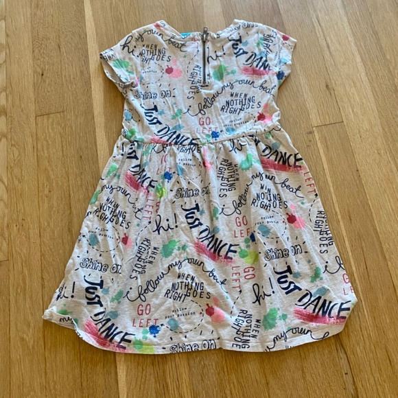 Graphic Print Casual Dress - Picture 2 of 4